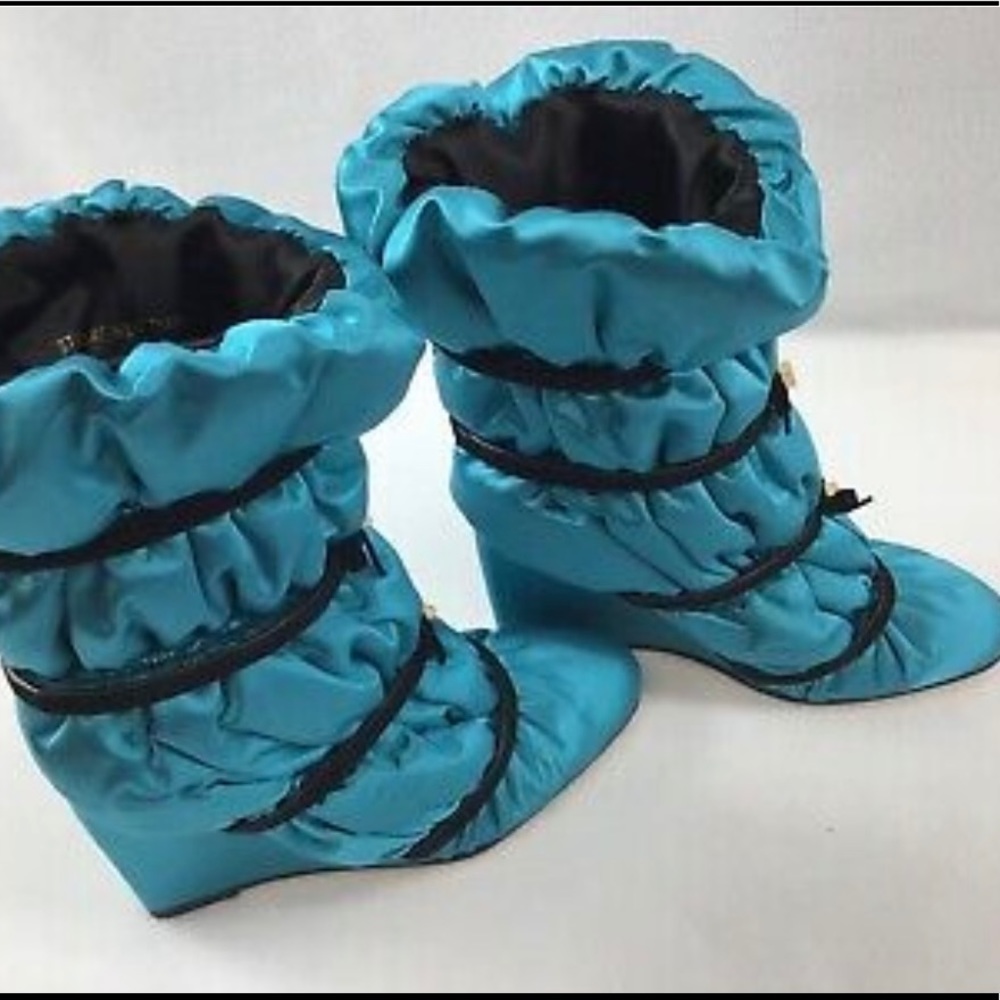 Stuart  Weitzman Quilted Boots